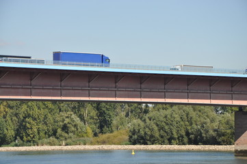 Theodor-Heuss-Br&uuml;cke zwischen Mainz und Wiesbaden