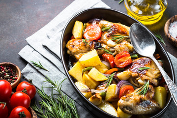 Chicken baked with vegetables.