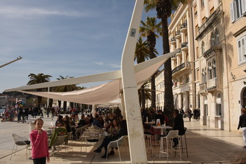 Costanera turística y de restoranes en split, Croacia