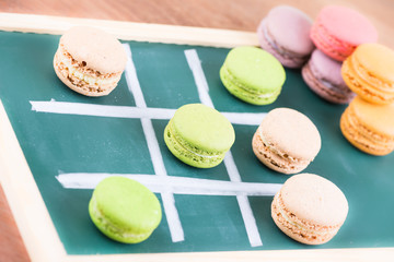 Tic-tac-toe with macarons 