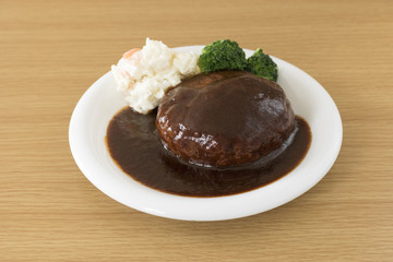 ハンバーグ　デミグラスソース