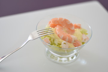 Ensalada de langostinos