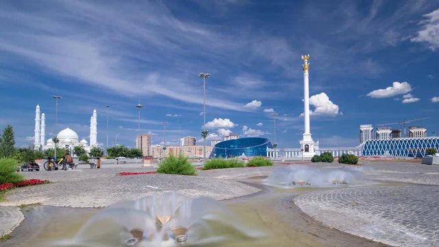 Fountain on the Independence Square timelapse hyperlapse