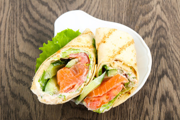 Salmon bread roll