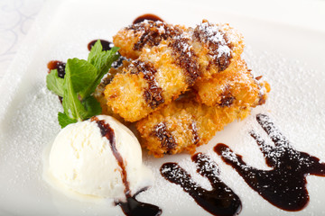 Crispy banana with ice cream
