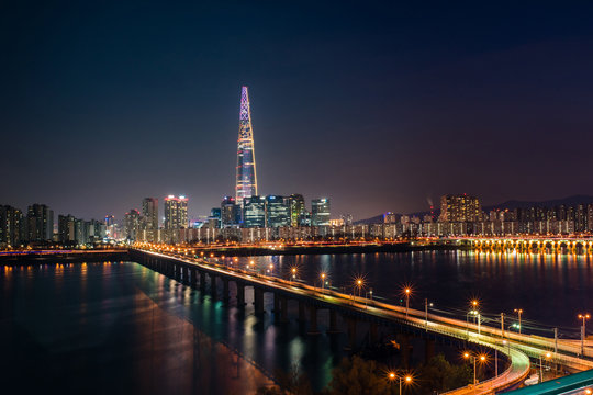 A beautiful night view of Jamsil bridge and Han River.