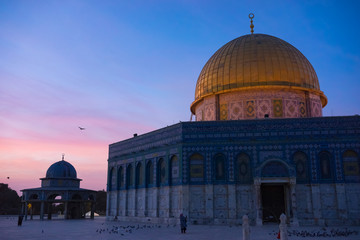 Obraz premium Sunrise view of Dome of the Rock Islamic Mosque
