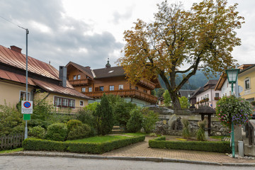 Fototapeta na wymiar Haus village center in Austrian Alps.
