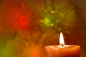 Obraz na płótnie Canvas Burning candle on a blurred background