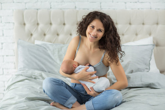 Lactation. Newborn and breast milk.