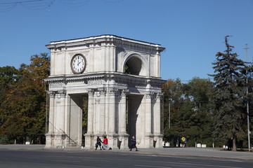 Fototapeta na wymiar Triumphal arch in Kishinev (Chisinau) Moldova