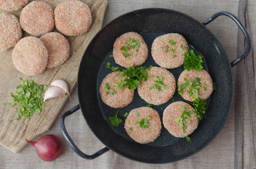 Frikadellen in der Pfanne