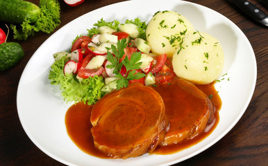 Schweinerollbraten mid Kartoffelknödel