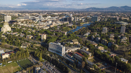 Vista aerea del moderno quartiere dell' EUR a Roma, costruito per l'Esposizione universale che si sarebbe dovuta tenere nella Capitale nel 1942. In primo piano il piccolo lago e il parco del quartiere