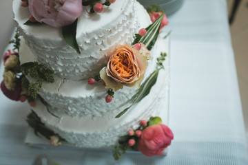 Obraz na płótnie Canvas Wedding Cake with flowers