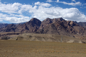 Fototapeta na wymiar Landscape between Lamayuru and Leh in Ladakh, India