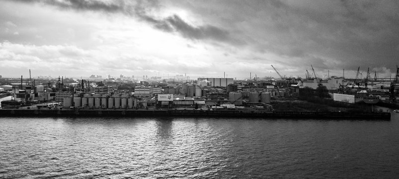 Fototapeta miasto nad brzegiem 