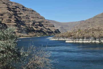 Snake river between Idaho and washington
