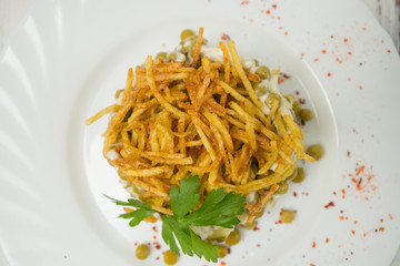 Salad with fried potato sticks