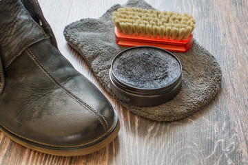 Accessories for shoes cleaning.