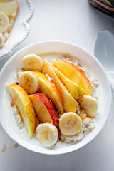 Porridge with apples, bananas and manuka honey 