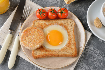 Egg baked in bread