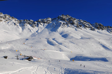 Fototapeta na wymiar Swiss alps: mountain view Rothorn, Lenzerheide | Wintersport, Landschaft, Rothorn Skigebiet, Lenzerheide