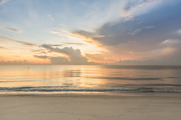 Fototapeta na wymiar Morning at the beach in southern Thailand.