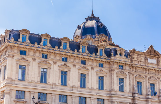  Registry of the Paris Commercial Court. Paris. France.