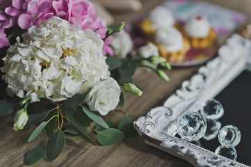 Obraz na płótnie Canvas Three cakes on the table near the flowers 9634.