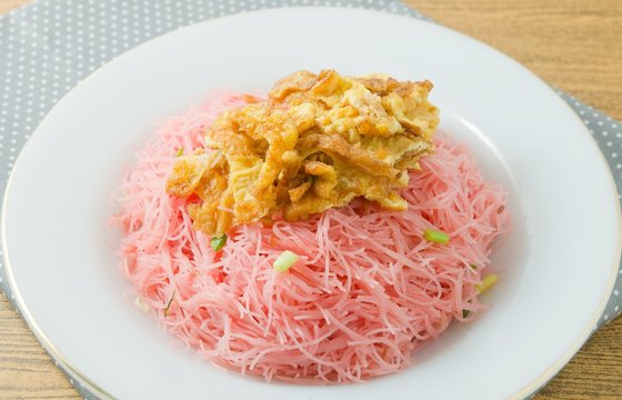 Thai Red Fried Rice Vermicelli with Eggs and Scallion
