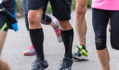 Einzelner L&auml;ufer in einer Gruppe