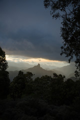 Monolith Felsen auf Gran Canaria bei Sonnenuntergang