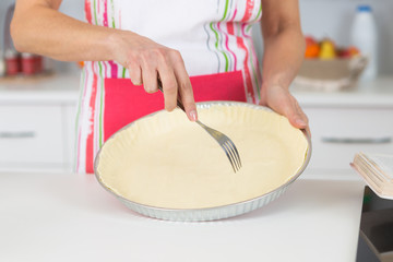 preparing tart