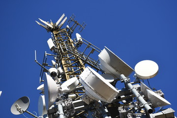 Mast, Funkturm, Sender, Sendemast, Antenne UHF, VHF, Richtfunk, Satellit, Schüssel, Yagi, senden,...