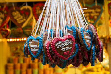 Christmas market in Wuppertal-Barmen, Germany. On the gingerbread heart itsays "dream woman" and "dream man" .