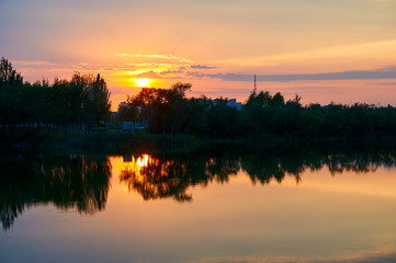 Fototapeta na wymiar The sunset glow and lake.