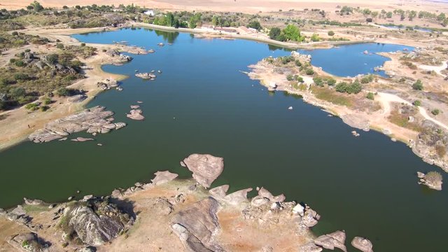 Los Barruecos (Caceres) Paraje natural en Malpartida de Caceres (Extremadura, España) Video aereo con Drone