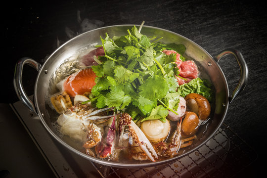 パクチー鍋　Vietnamese seafood coriander  hot pot