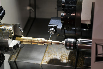 machining automotive part by cnc turning machine