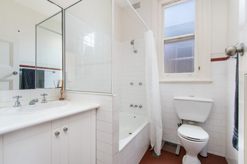 Fototapeta na wymiar Spacious bathroom, clean, beautiful, luxurious, bright room