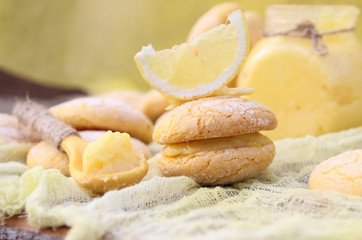 lemon biscuits and lemon cream. sweet pastries.