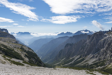 Fototapeta na wymiar Italien, Dolomiten, Hochpustertal, Naturpark Drei Zinnen (Parco Naturale Tre Cime), Blick bei der Auronzo Hütte nach Südosten.