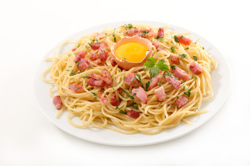 spaghetti with bacon and egg