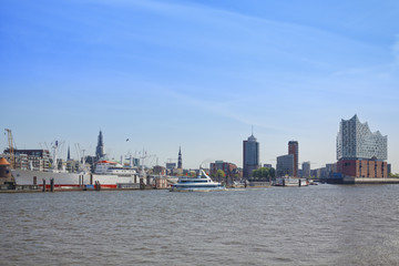 Naklejka premium Elbe river, piers and Hafencity quarter at Hamburg, Germany