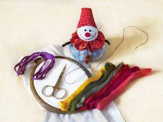 Embroidery Hoop, moulinet and snow man - pincushion