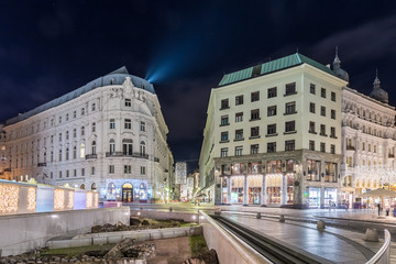 Fototapeta na wymiar Michaelerplatz mit Weihnachtsbeleuchtung
