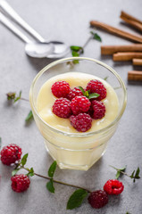 Vannila berries pudding