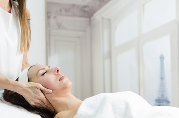 Obraz na płótnie Canvas Woman relaxing in spa beauty face massage
