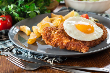 Breaded viennese schnitzel with fried agg